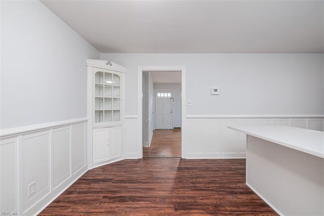 Building Photo - 5525 Greenefield Dr S