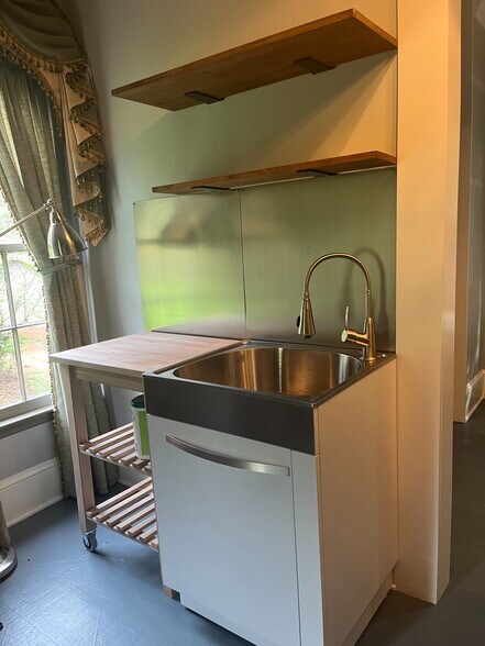 kitchenette - 420 Porter St