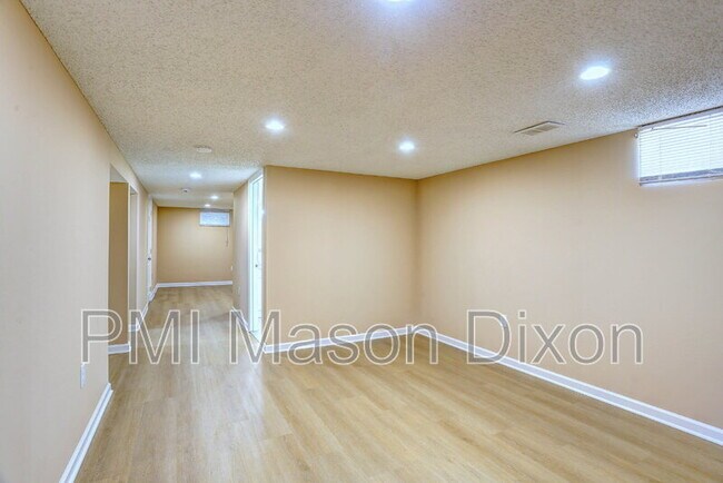 Building Photo - 8523 Fieldway Dr
