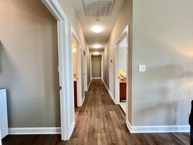 Building Photo - Adorable Waterfront/Fully Furnished/All In...