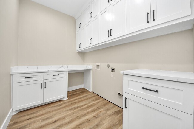 Building Photo - 127 E 38th St