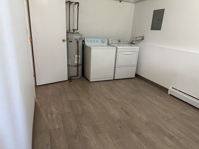 Building Photo - Newly Updated 4 Bedroom UMED Home!