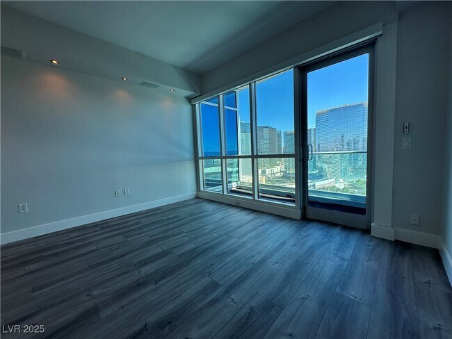 Building Photo - 4575 Dean Martin Dr