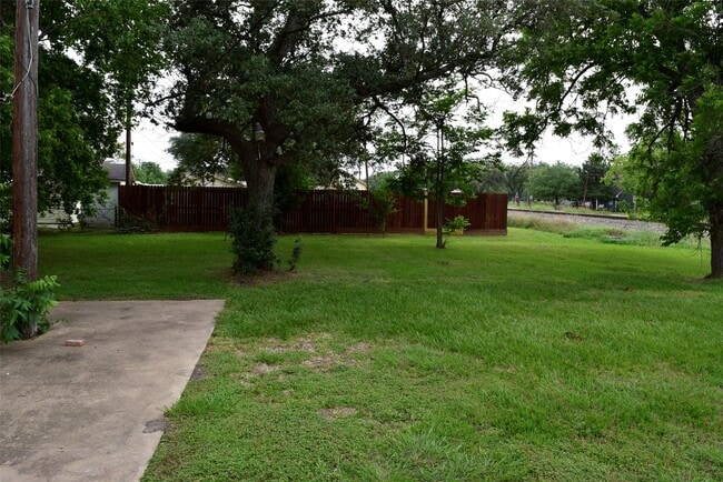 Building Photo - 2021 Ducros St