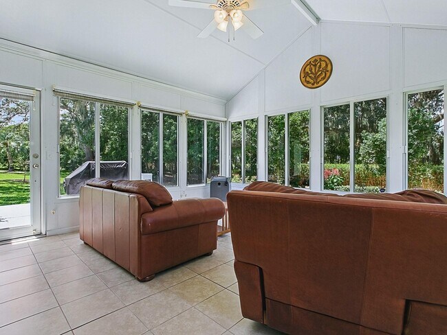 Building Photo - 17037 SE 76th Creekside Cir