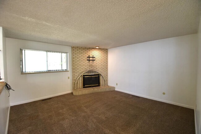 Building Photo - Spacious 2BR/2BA with Fenced Yard in Boulder