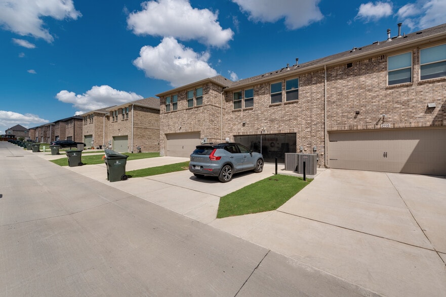 Building Photo - 2514 Barnwood Ln