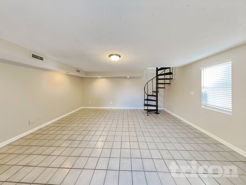 Building Photo - 2814 Cedaridge Dr