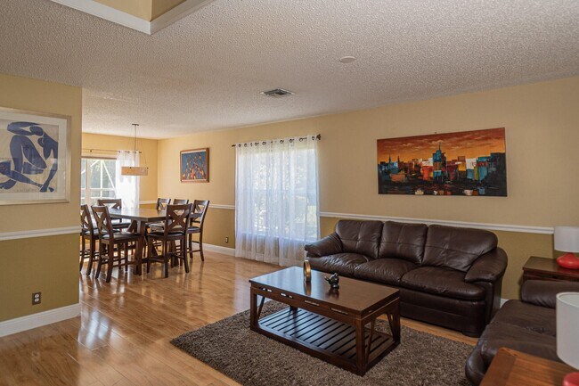 Building Photo - 1490 S Club Dr