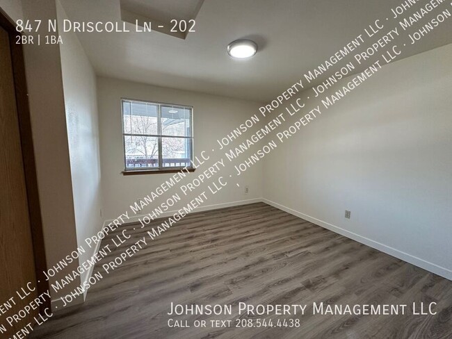 Building Photo - Nice upstairs apartment near Whitewater Park.