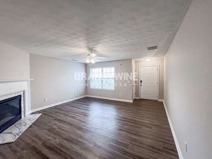 Building Photo - 252 Springbottom Ct SE