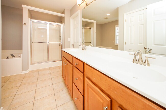 Building Photo - Beautiful Home in Wescott Plantation