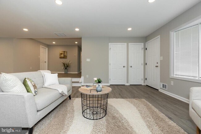 Building Photo - 9520 48th Ave