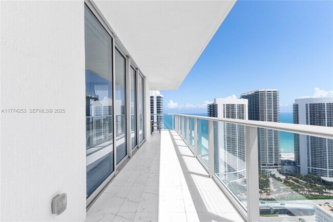 Building Photo - 4010 S Ocean Dr