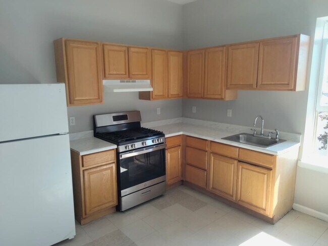 Building Photo - 588-612-612 E Main St