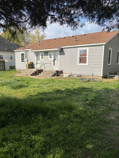 Building Photo - 305-305 8th St