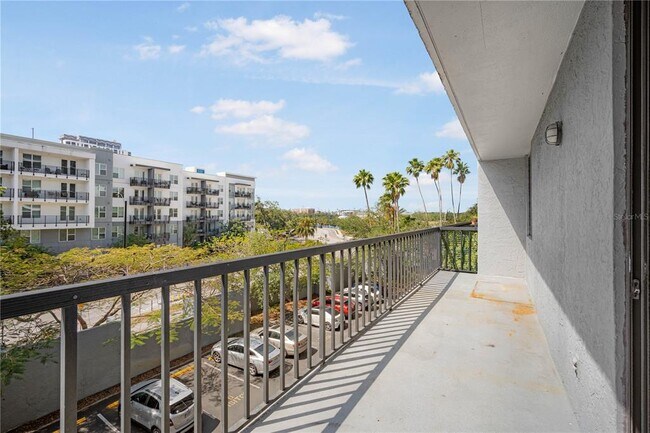 Building Photo - 201 W Laurel St