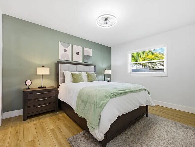 Building Photo - Fully Furnished South Tampa Retreat | Flexible Lease Terms