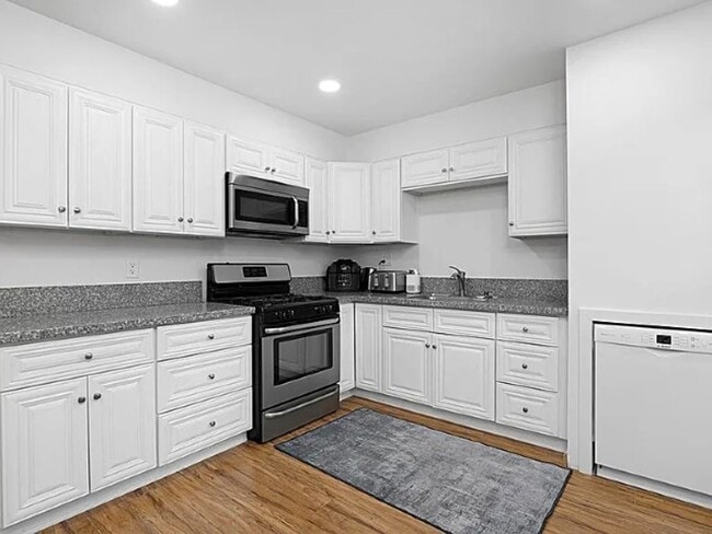 Building Photo - Charming 2-Bedroom Home in Prime 92117 Loc...