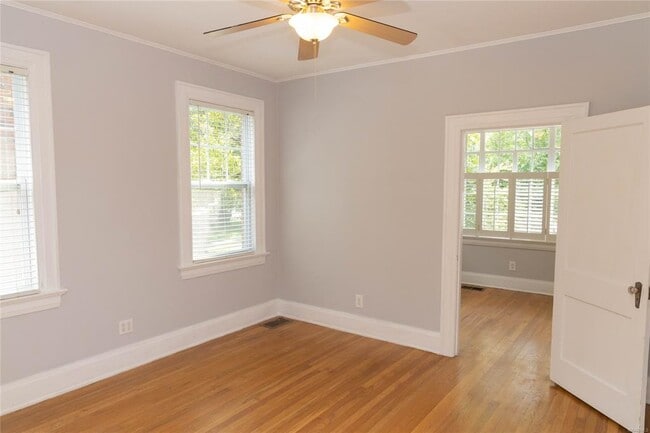 Building Photo - 3357 Lexington Rd
