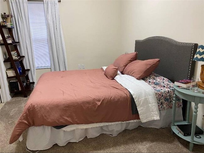 Building Photo - 4004 SW 26th Dr