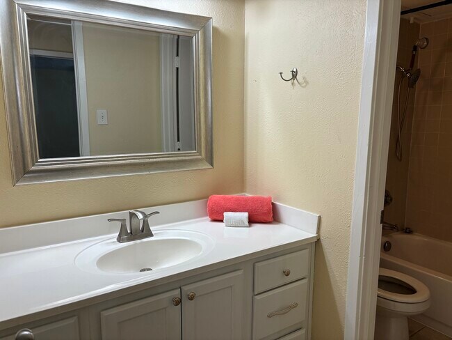 Building Photo - 10650 Steppington Dr