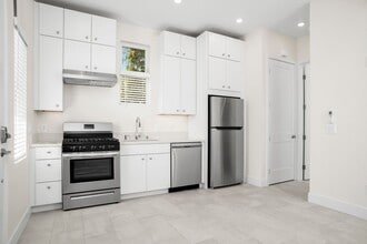 Building Photo - Roosevelt St.