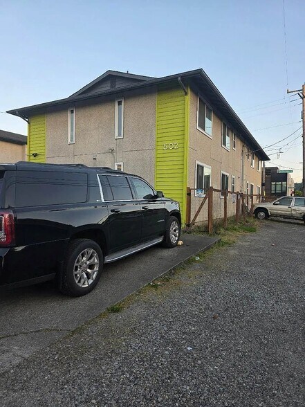 Building Photo - 502 S Cloverdale St