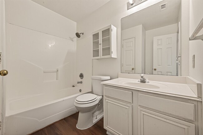 Building Photo - 15910 Clayton Bend Dr