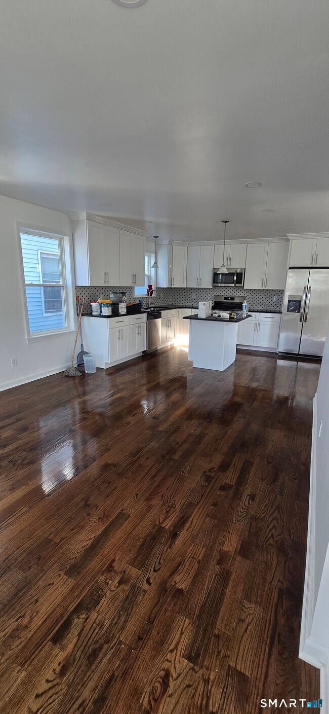 Building Photo - 99 Johnson St