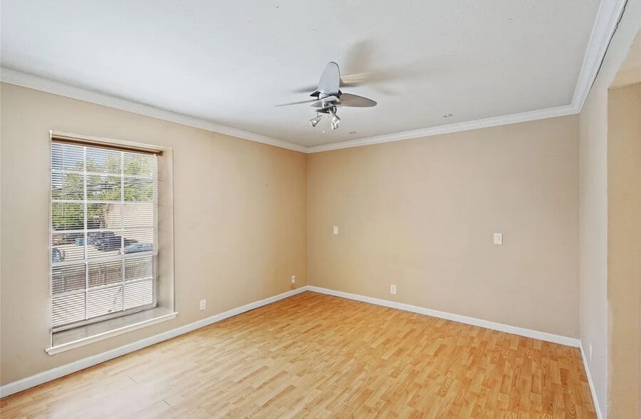 Building Photo - Room in Condo on Fleetwood Oaks Ave