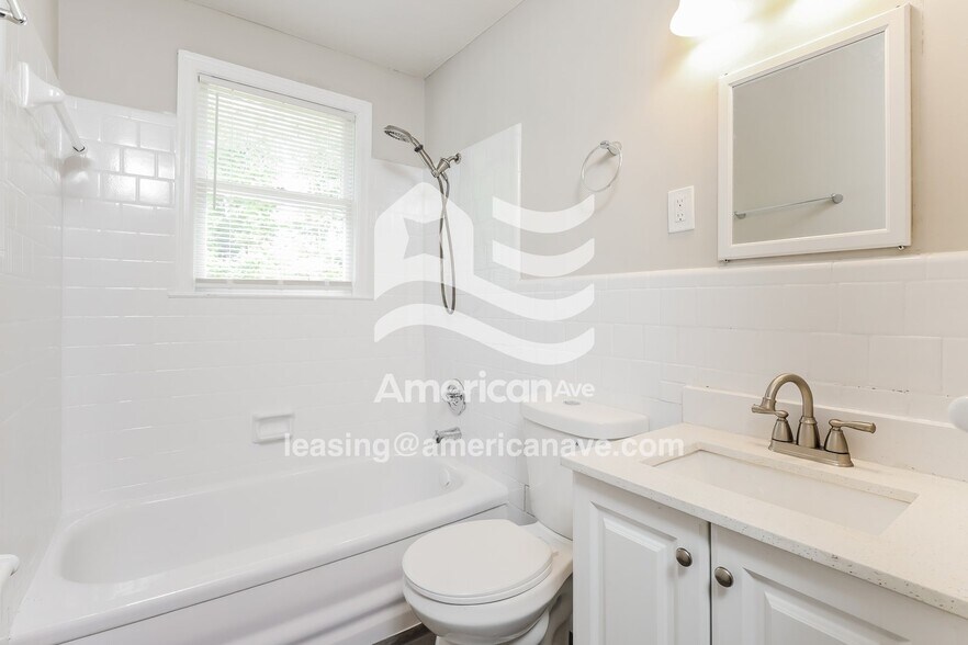 Building Photo - 2913 22nd Ave