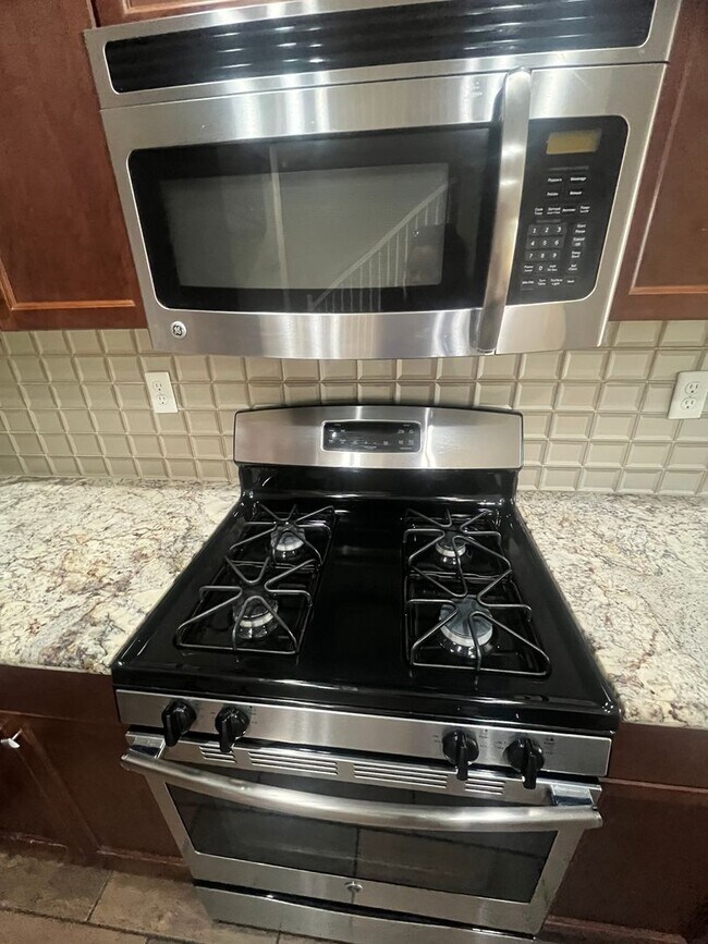 Building Photo - Two Story Home Move In Ready located in Avalon Gated Community!!!
