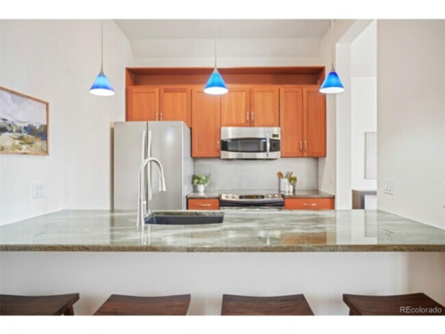 Building Photo - 3249 W Fairview Pl