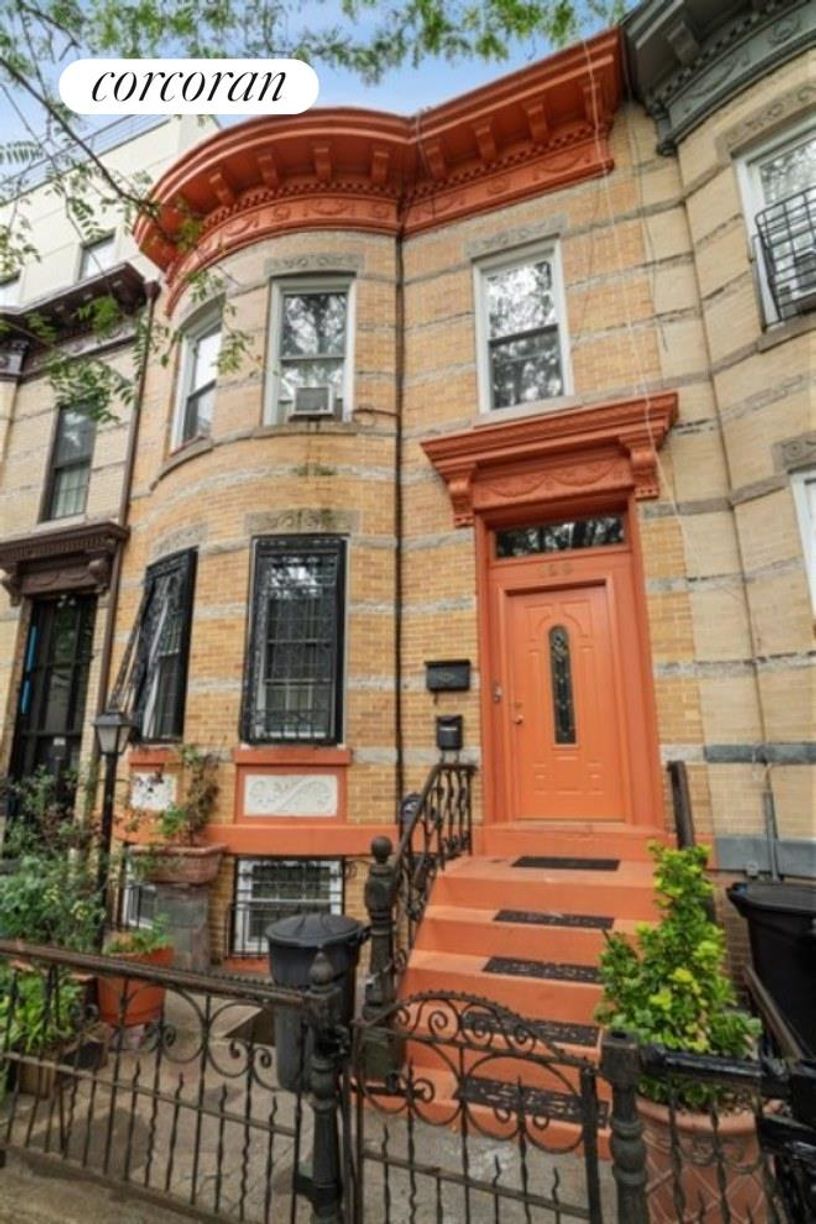 Building Photo - 129 Moffat St