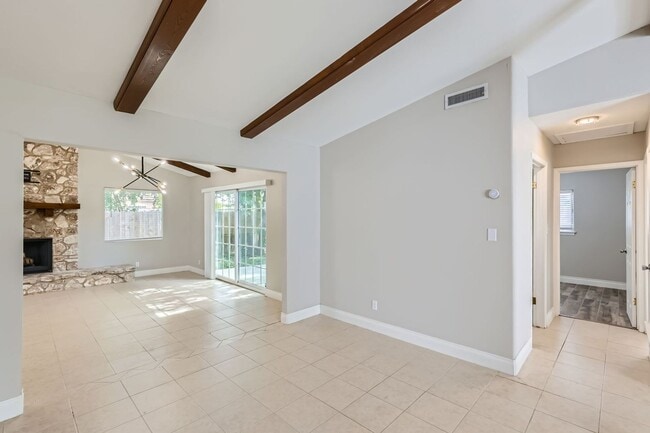 Building Photo - Ready for Move In! $250 off of the first full month's rent!