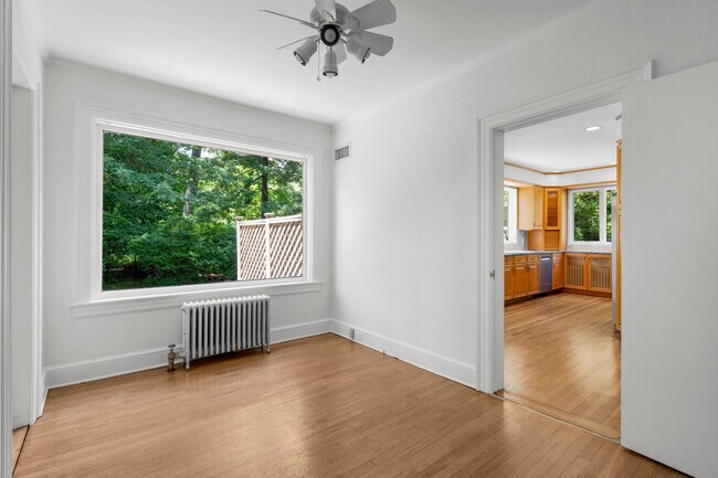 Building Photo - 121 Walworth Ave