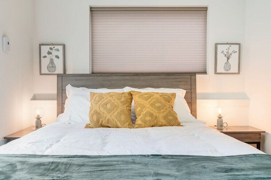 Building Photo - 724 3rd Ave N