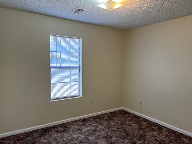 Building Photo - Cute Home in Cochran