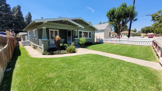Building Photo - Vacancy at Whittier Duplex!