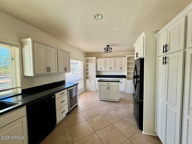Building Photo - 4847 E Calle de Las Estrellas Rd