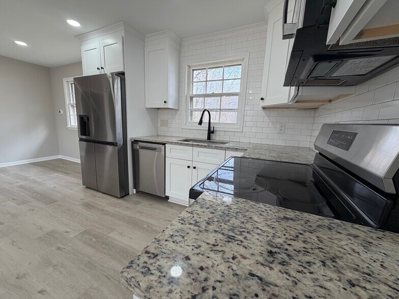 Building Photo - 308 Donna Ave