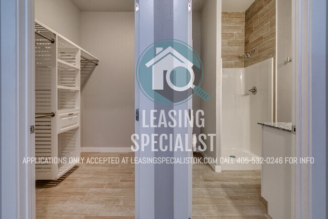 Building Photo - AMAZING NORMAN HOME AVAILABLE TO PRE-LEASE...
