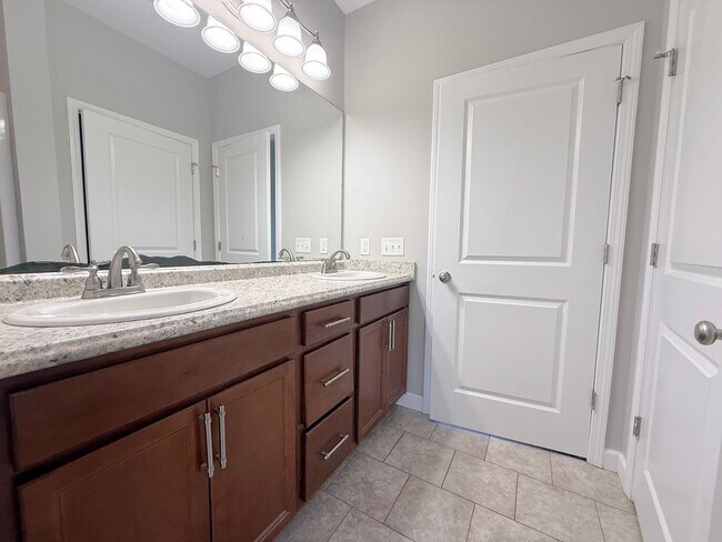 Building Photo - Spacious 4-Bedroom Home with Large Yard and Dual Garages in Cookeville  Property Description