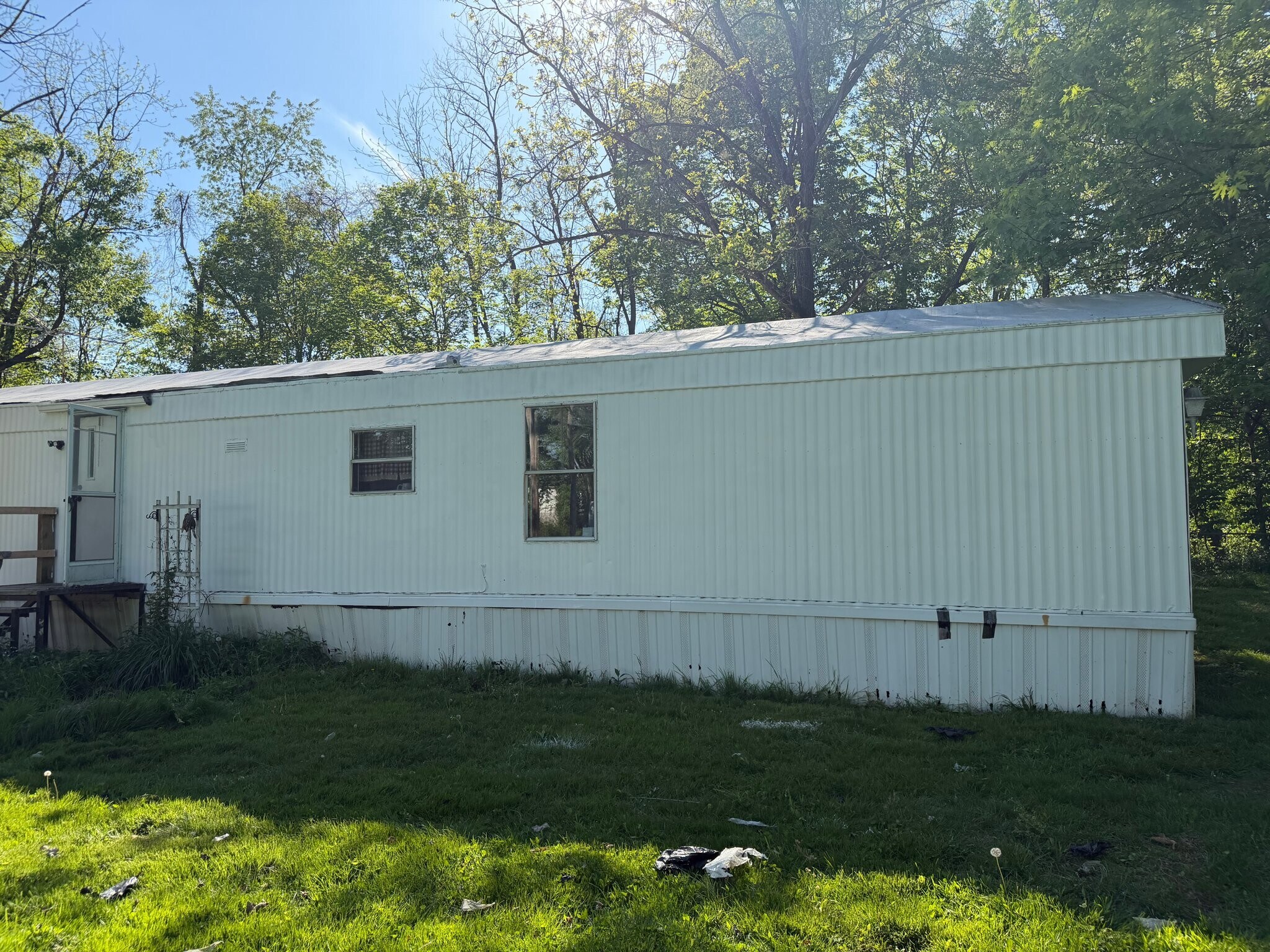 Building Photo - 183 Ainsley Ave