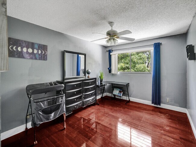 Building Photo - 9610 Dunhill Dr