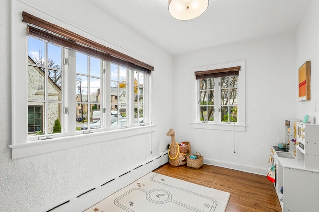 Building Photo - 39 Hillcrest Ave