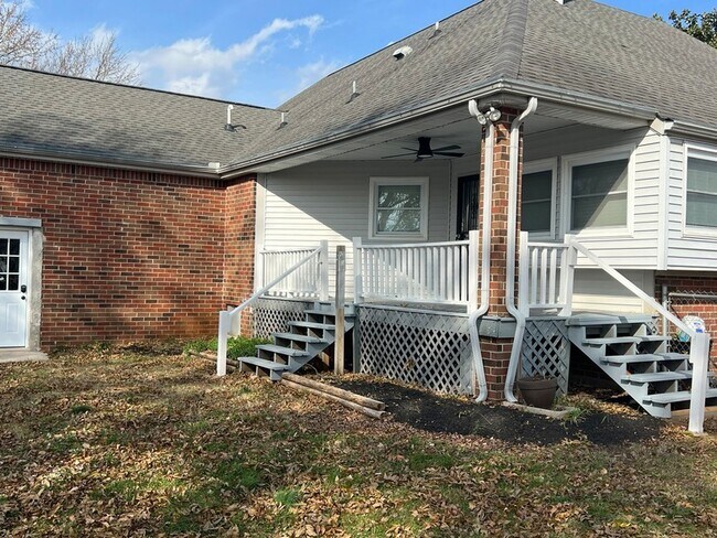 Building Photo - 2654 Crosspark Dr