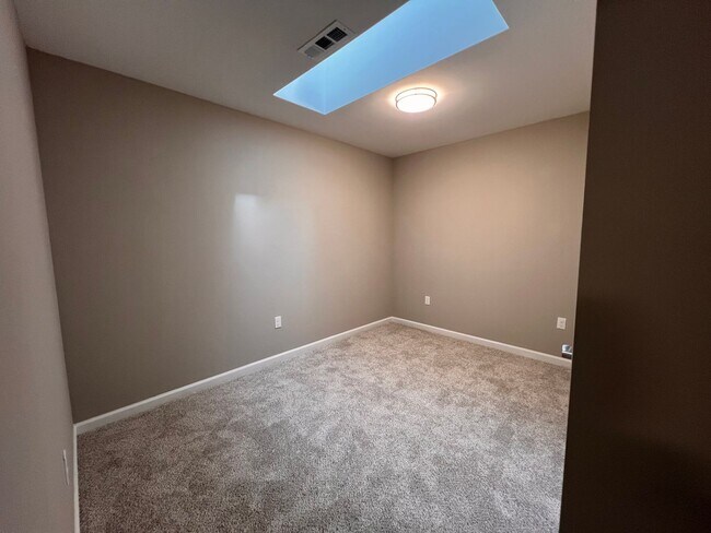 Building Photo - Brand New 2 bedroom Apartment
