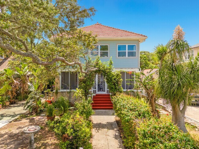 Building Photo - Charming 3 Bedroom, 2 Bathroom Two-Story H...